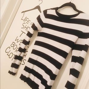Michael Kors XS. Sweater. Black & White